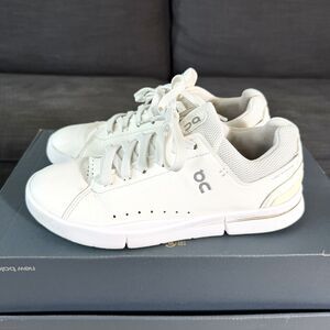 ON The Roger Advantage Triple White Athletic Sneakers Tennis Women's Size 8